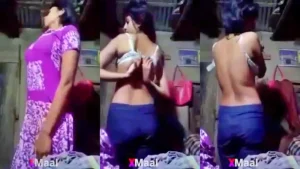 Bangladeshi பெண் Nude காட்சி டிட்ஸ் MMS