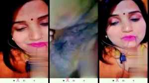 Watch Pakistani Cute Bhabhi Nude Fingering MMS Video