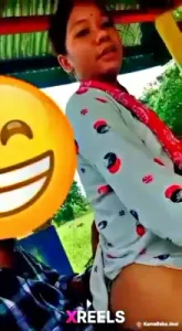 एक Assamese लड़की देसी आउटडोर सेक्स में BF के डिक पर उछलती है