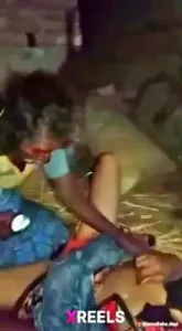 कामुक देसी एमआईएलए एक भिखारी को चोदता है
