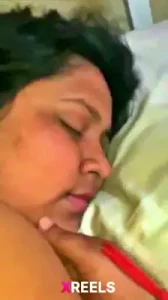 बड़ी गांड वाली देसी चाची अपने बेटे के सबसे अच्छे दोस्त को चोद रही है