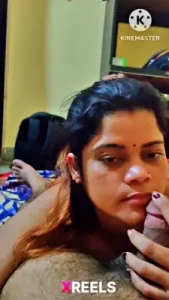 भारतीय सेक्स एमएमएस में एक फूहड़ डिक चूसना बंद नहीं करता है
