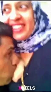 मालदीव के एक आदमी ने अपनी हिजाबी सहकर्मी के स्तन चूसे