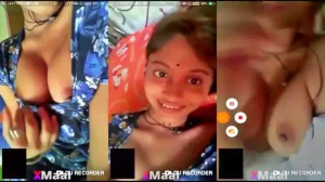 வீடியோ அழைப்பில் இந்திய ஜிஎஃப் ஷோ டிட்ஸ்